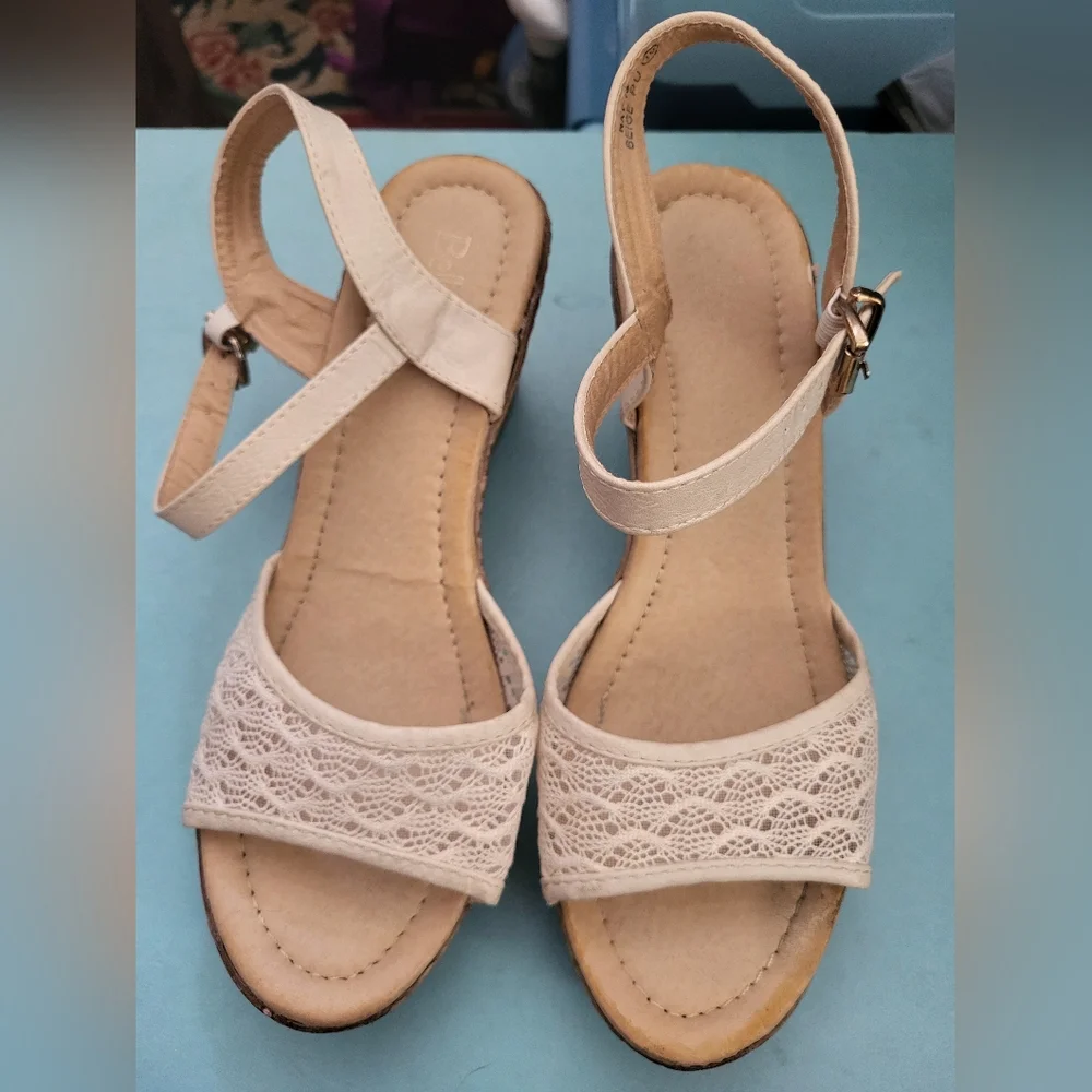 Pretty Beige Lace Wedge Sandals sz 10 - Picture 1 of 5